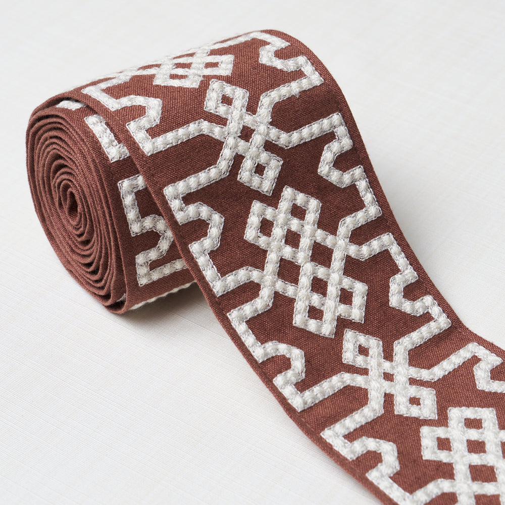 KNOTTED TRELLIS TAPE | Grey On Brown