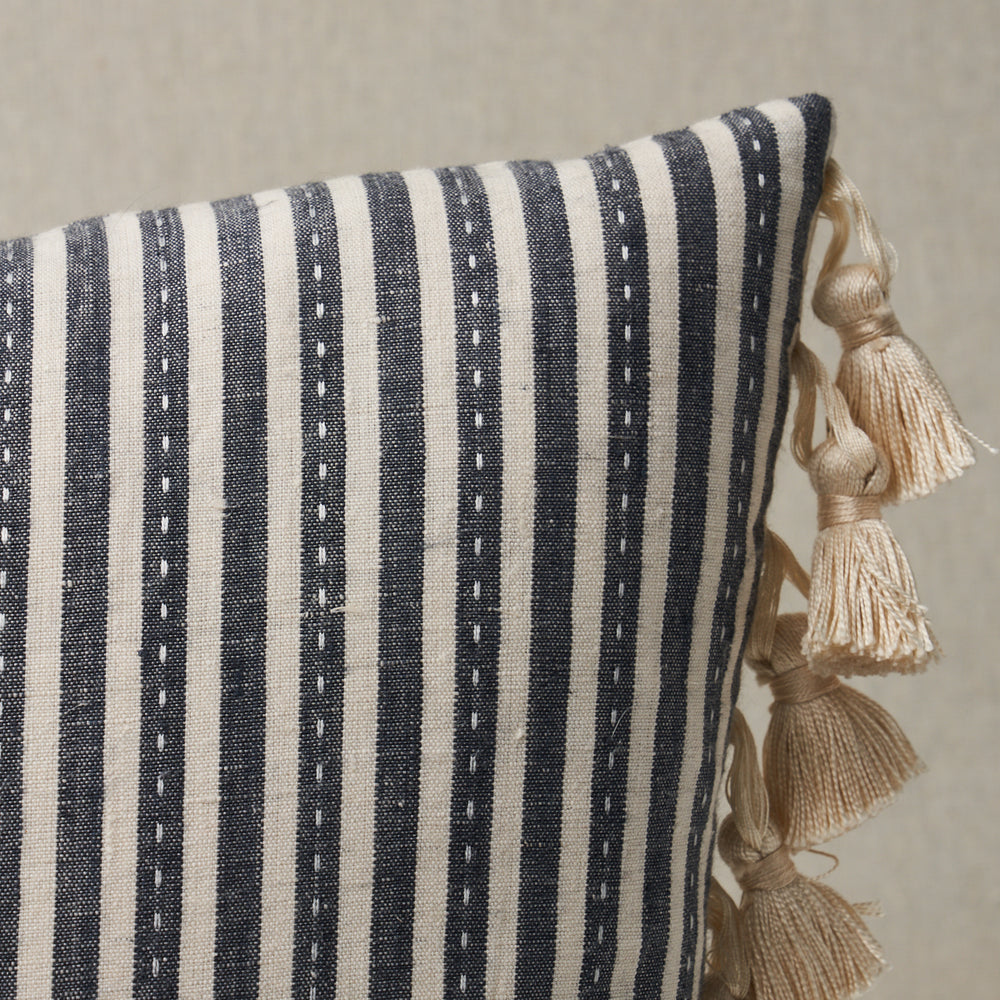 Cuscino a righe Mathis | Carbonio