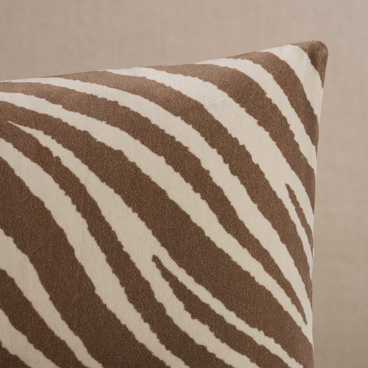 Blixen Velvet Pillow | Safari