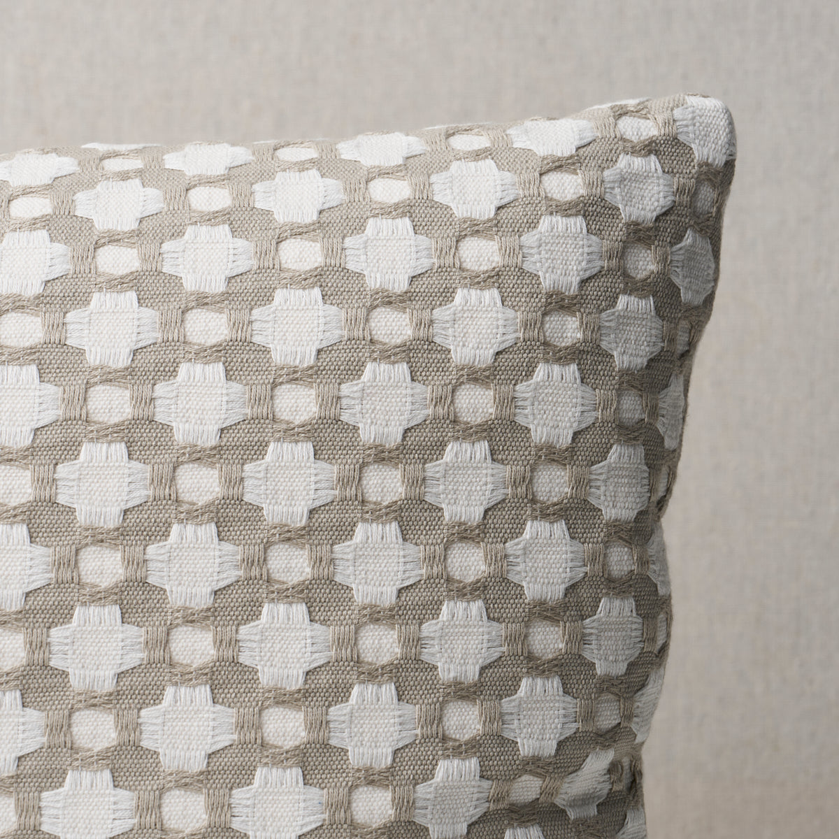 Tra il cuscino | Pietra/Bianco