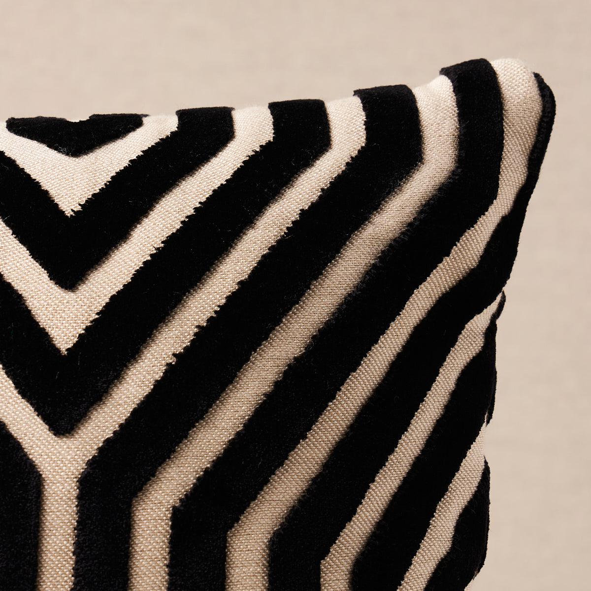 Cuscino in velluto Vanderbilt | Noir