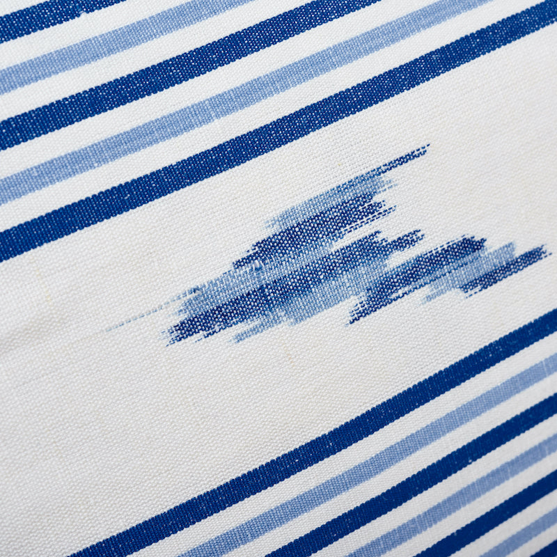 Cuscino Ikat di Santa Barbara | Indaco e bianco