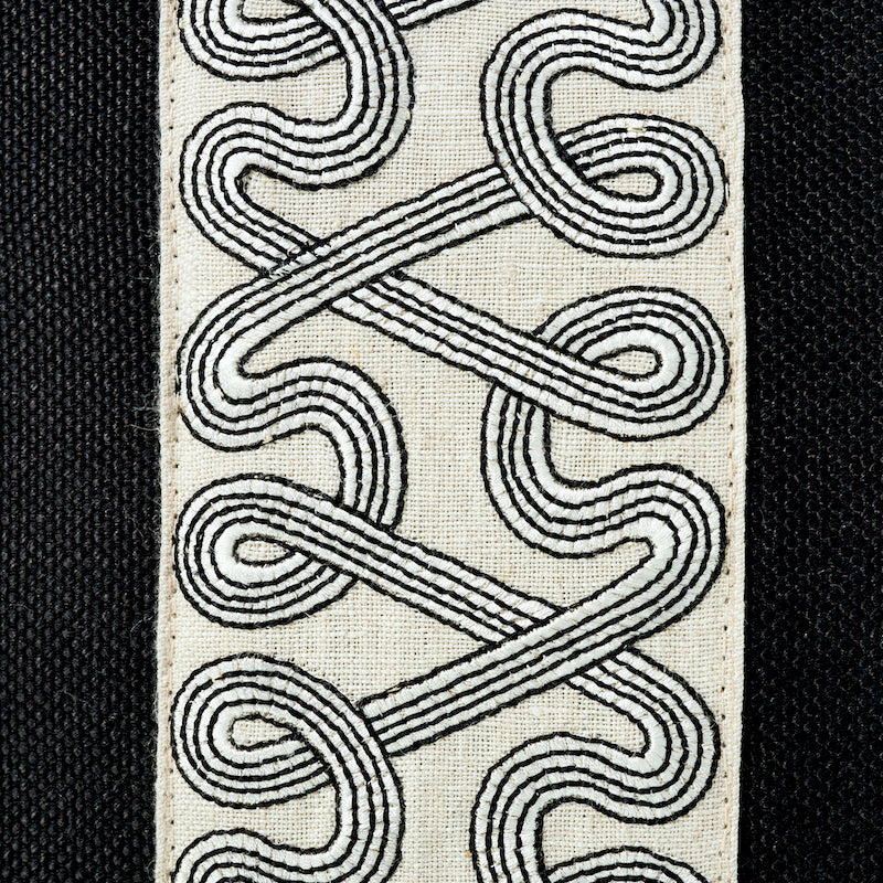 Cuscino con nastro a forma libera | Nero