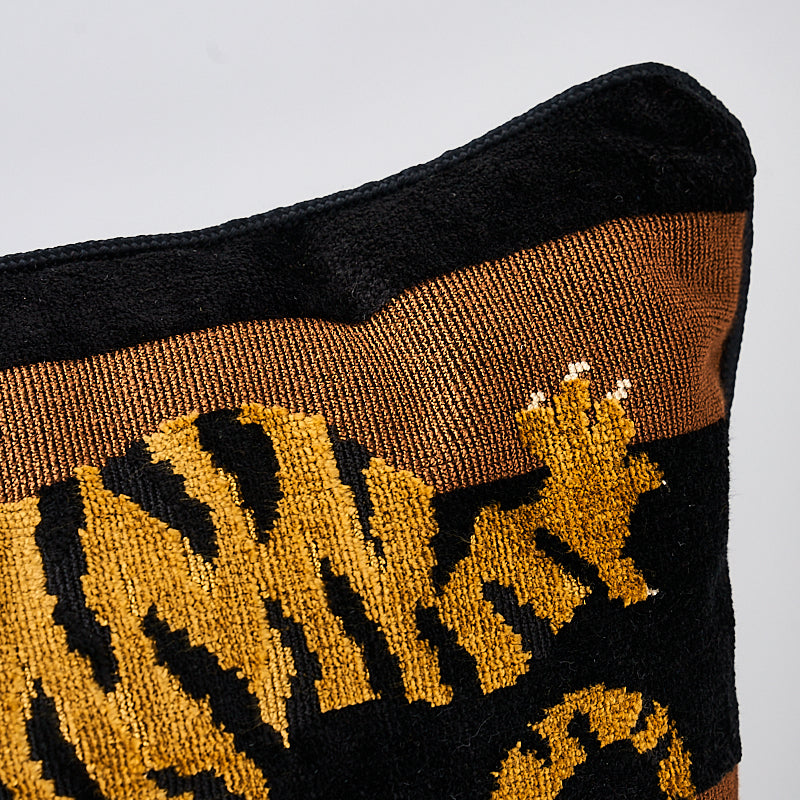 Cuscino in velluto tigre Jokhang | Marrone nero