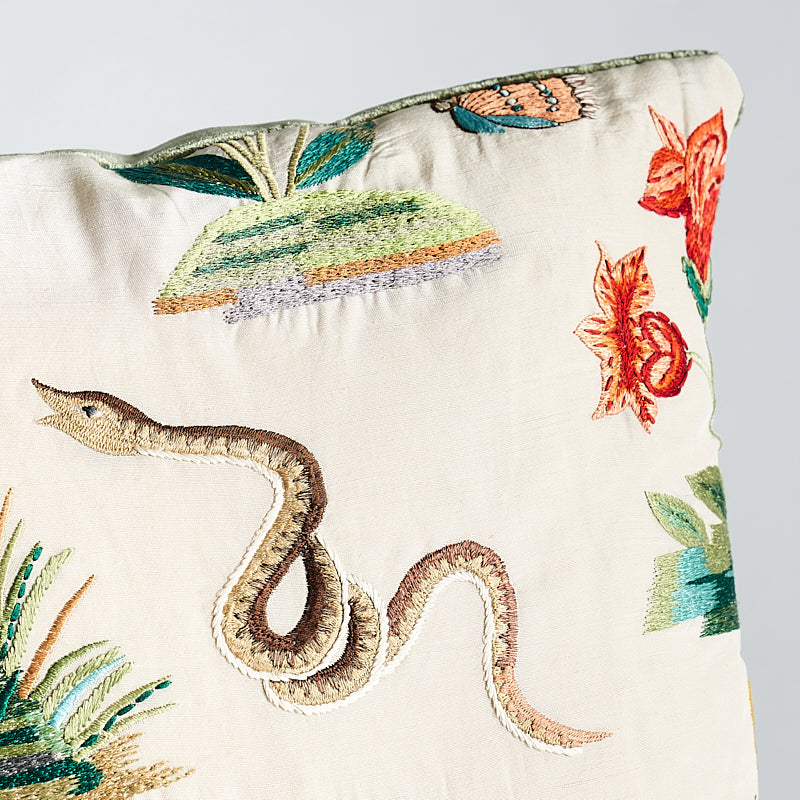 Cuscino ricamato in seta reale C | Multiplo