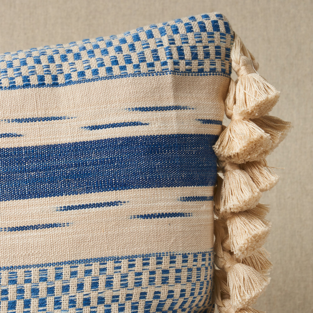 Cuscino a righe Mirza Ikat | Blu su naturale